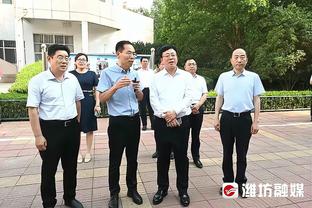 ?大中锋搞这个啊？文班外线三分出手 提前转身装X成功！